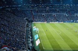 开云体育官方网站-绿茵与硬木，当欧冠决赛的激情碰撞雄鹿雷霆的坚韧