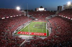 开云体育中国官网-引擎轰鸣与球场统治，当F1揭幕战之夜遇上英格拉姆的传奇数据