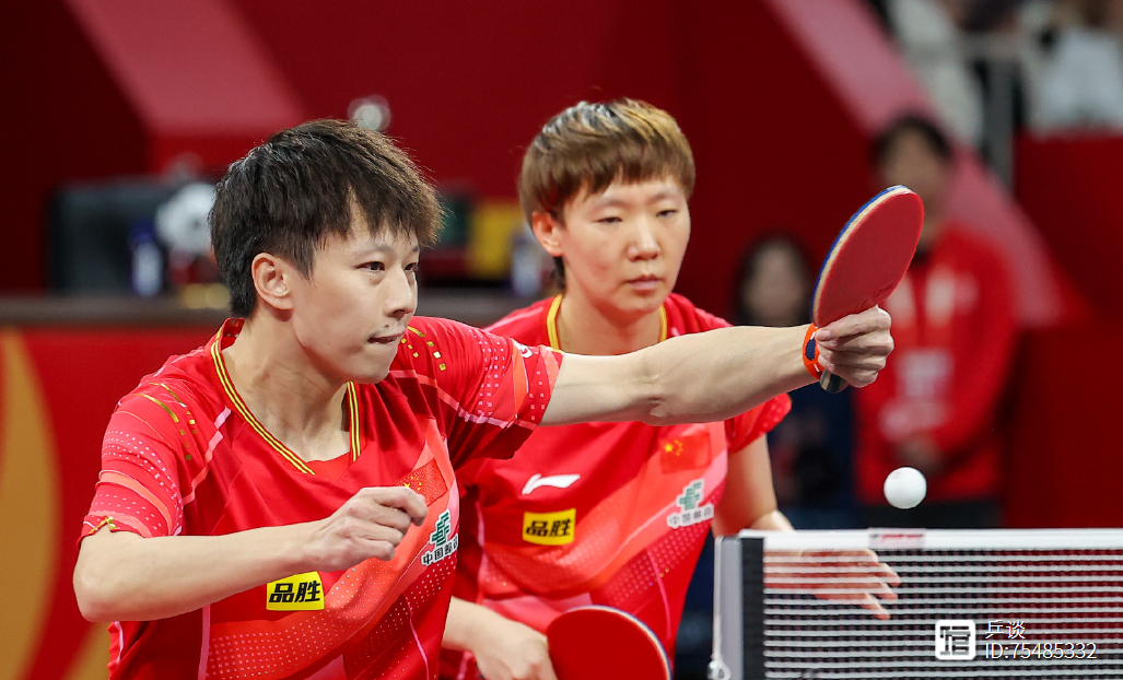 中国乒乓球队险胜瑞典乒乓球队，奥恰洛夫送出助攻的简单介绍