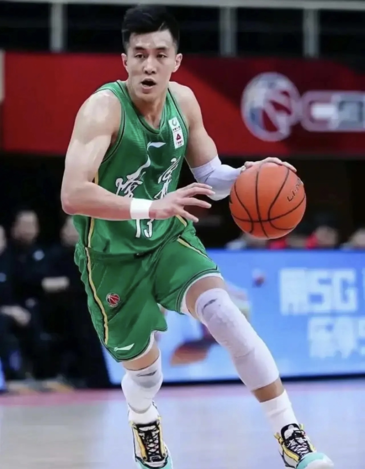 比赛中球员展现出强悍的实力