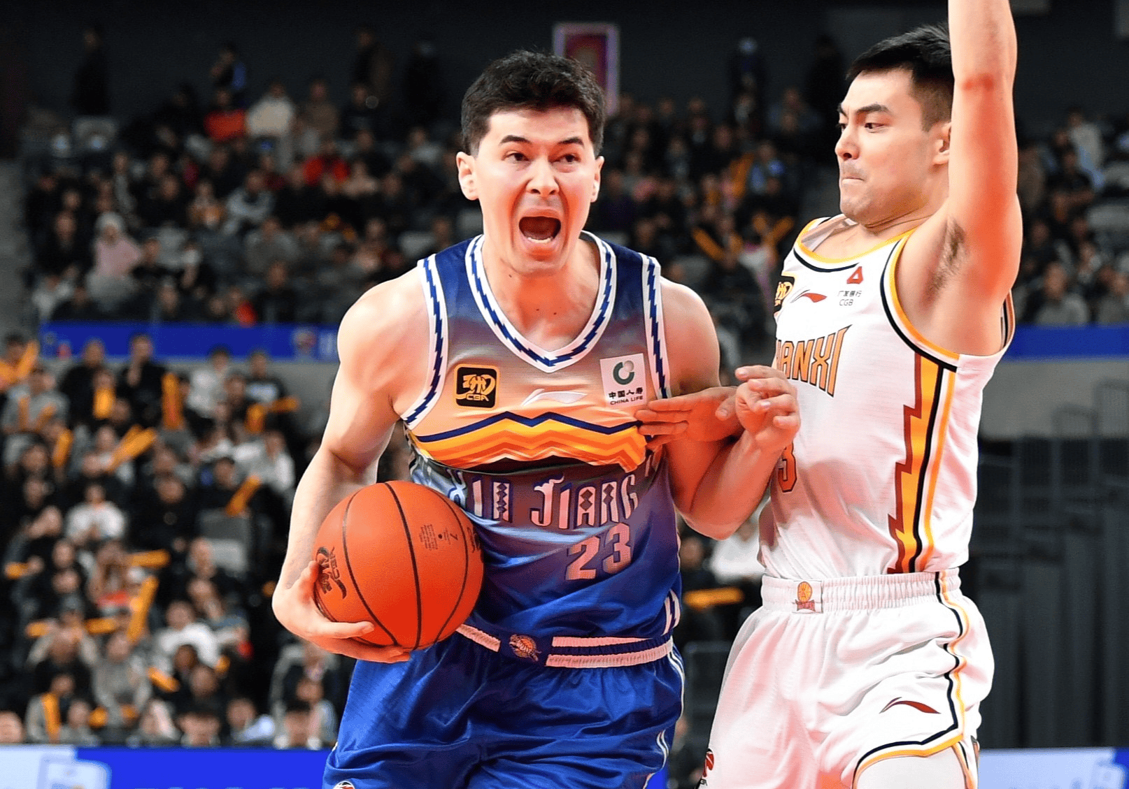 包含新疆球员奋战到底,全力压制对手,争取关键胜利的词条 包含新疆球员奋战到底,全力压制对手,争取关键胜利的词条