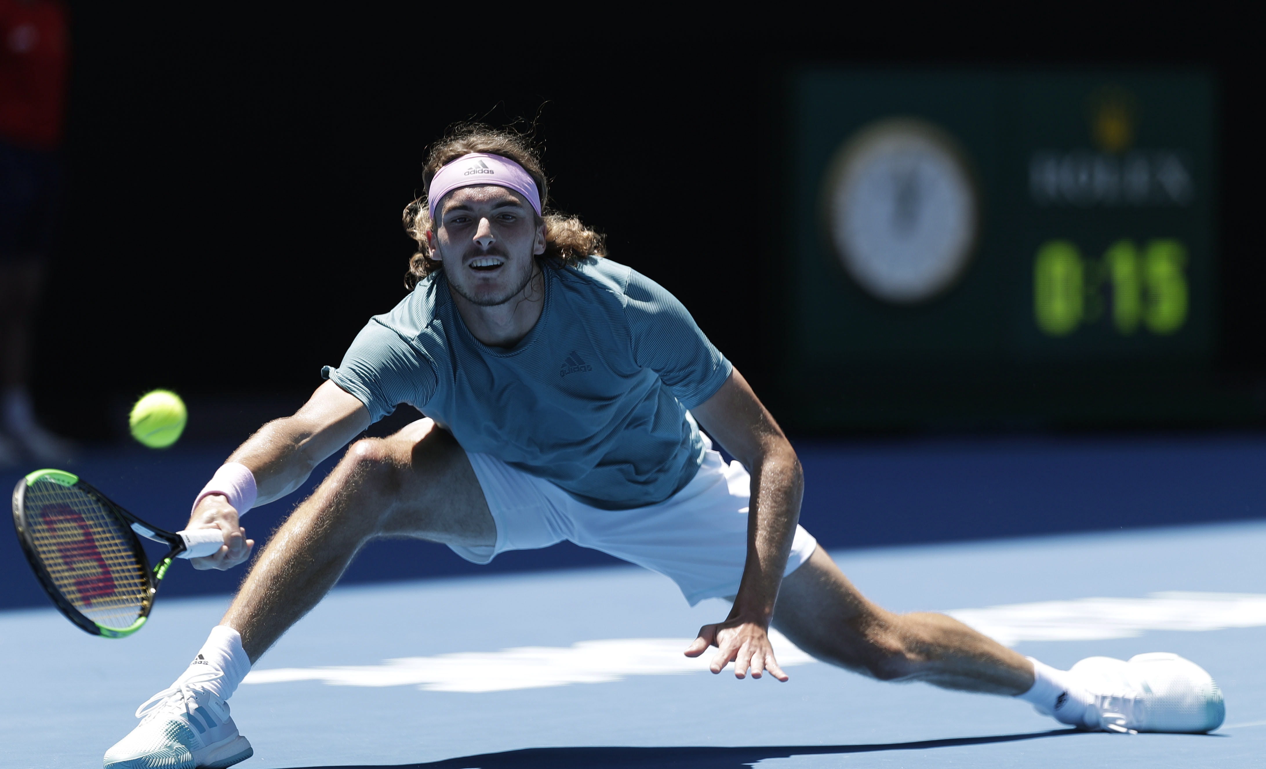 包含美国网球队爆冷澳大利亚网球队，西西帕斯惊艳世界的词条