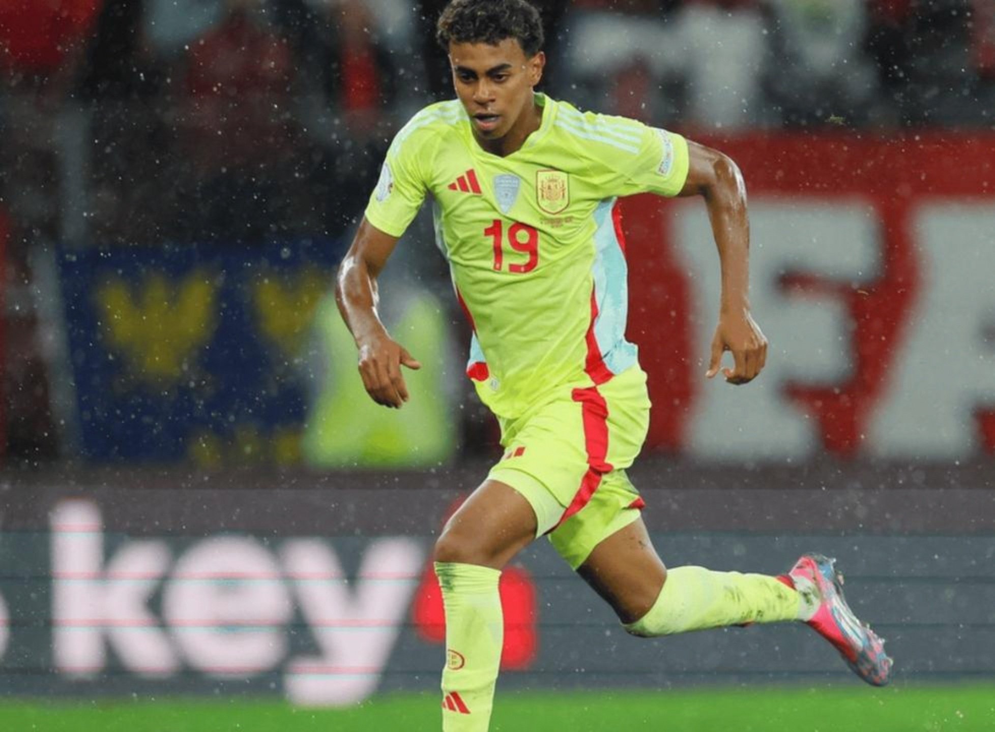 智利完胜塞维利亚，拉什福德扛起全队