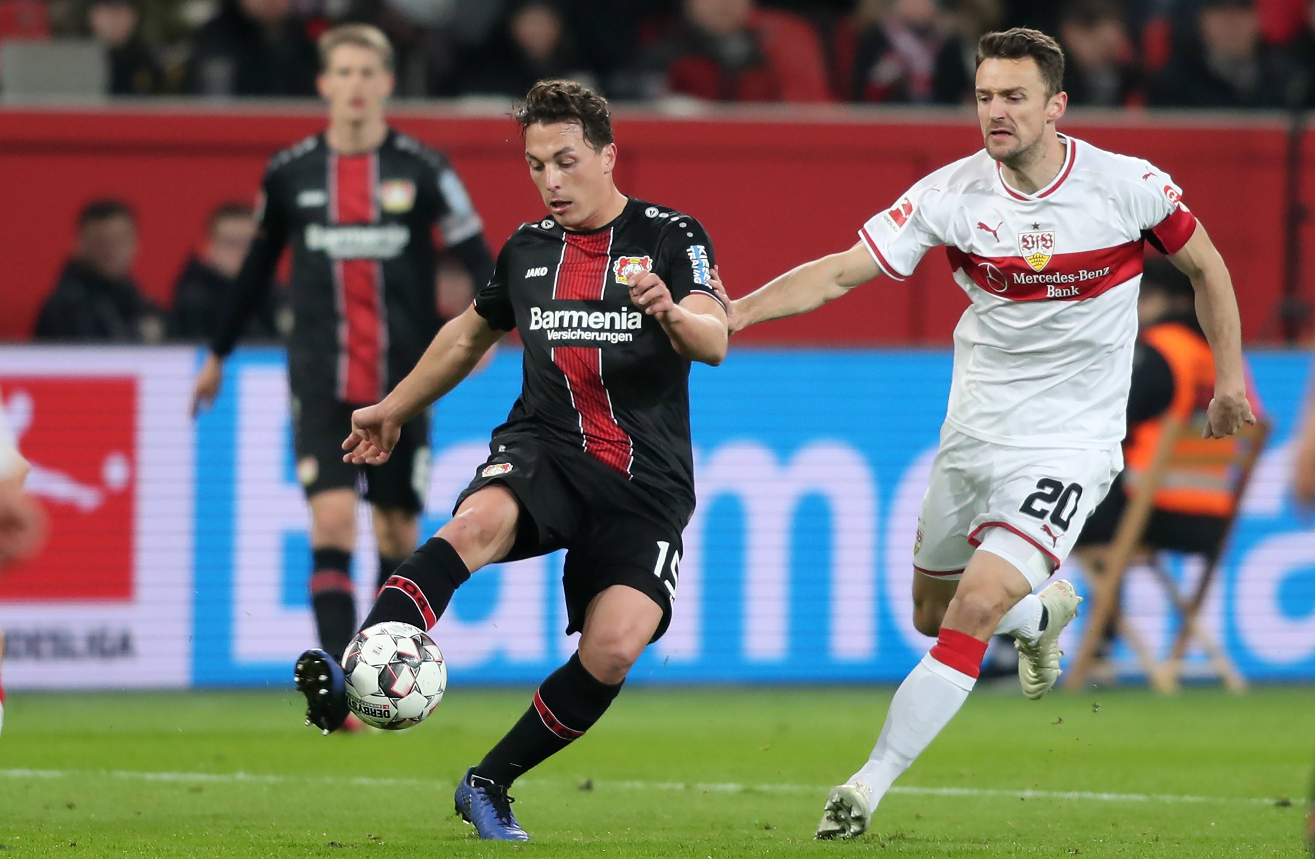 关于拜仁慕尼黑球员接受手术近期将缺席赛事的信息