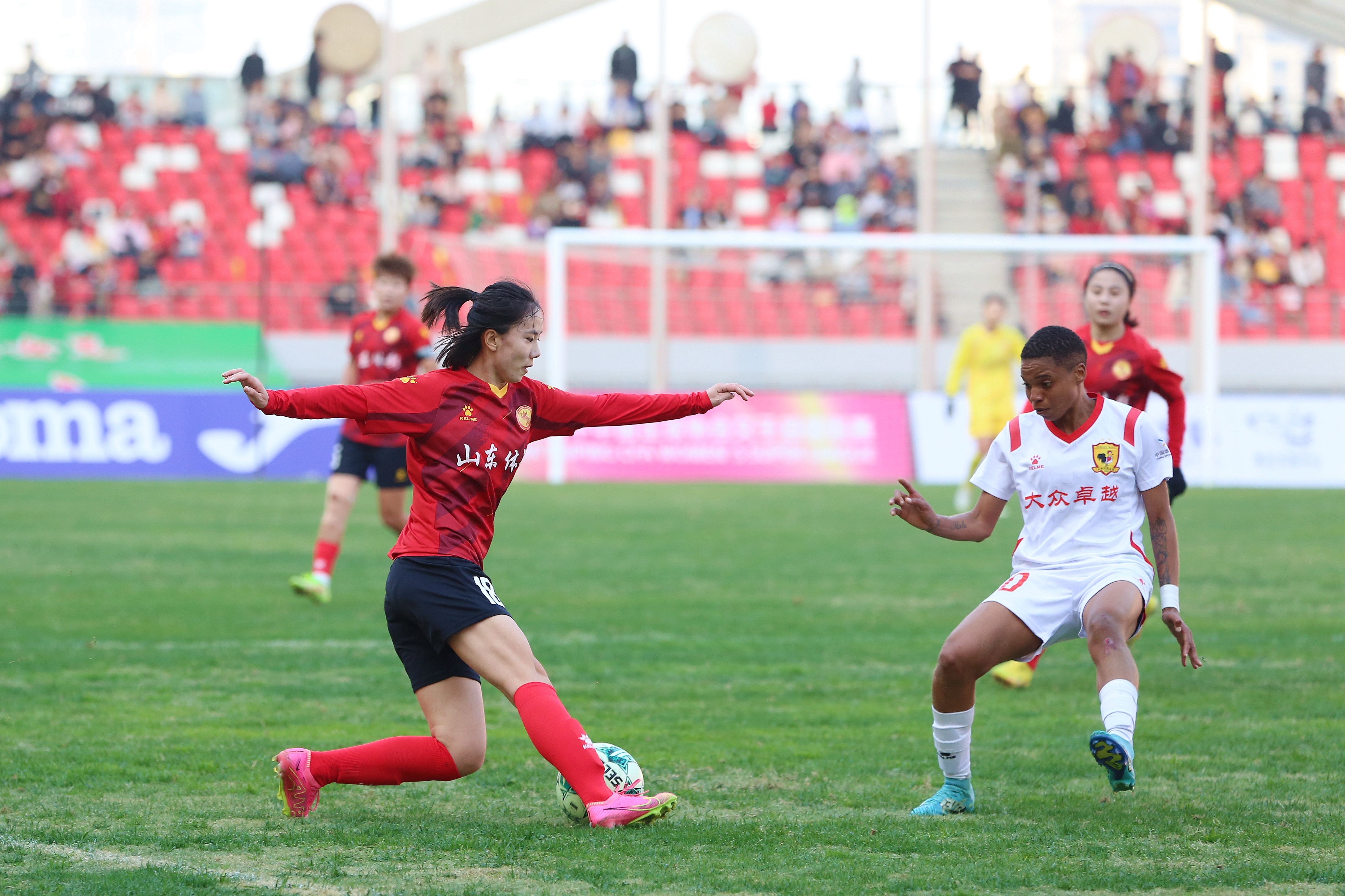 关于快节奏的足球赛事中展现女足运动员的实力的信息 关于快节奏的足球赛事中展现女足运动员的实力的信息