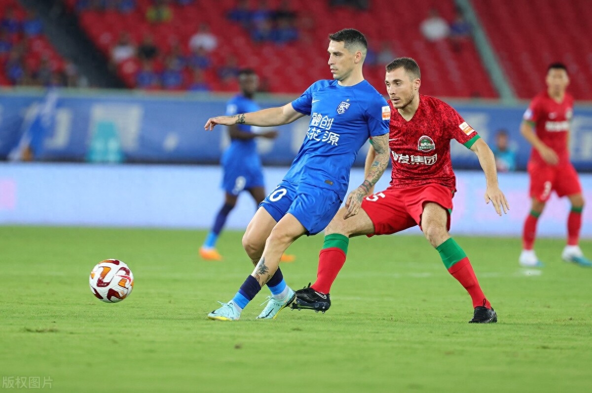 关于西亚球队主教练因健康问题离职副手临危执教的信息