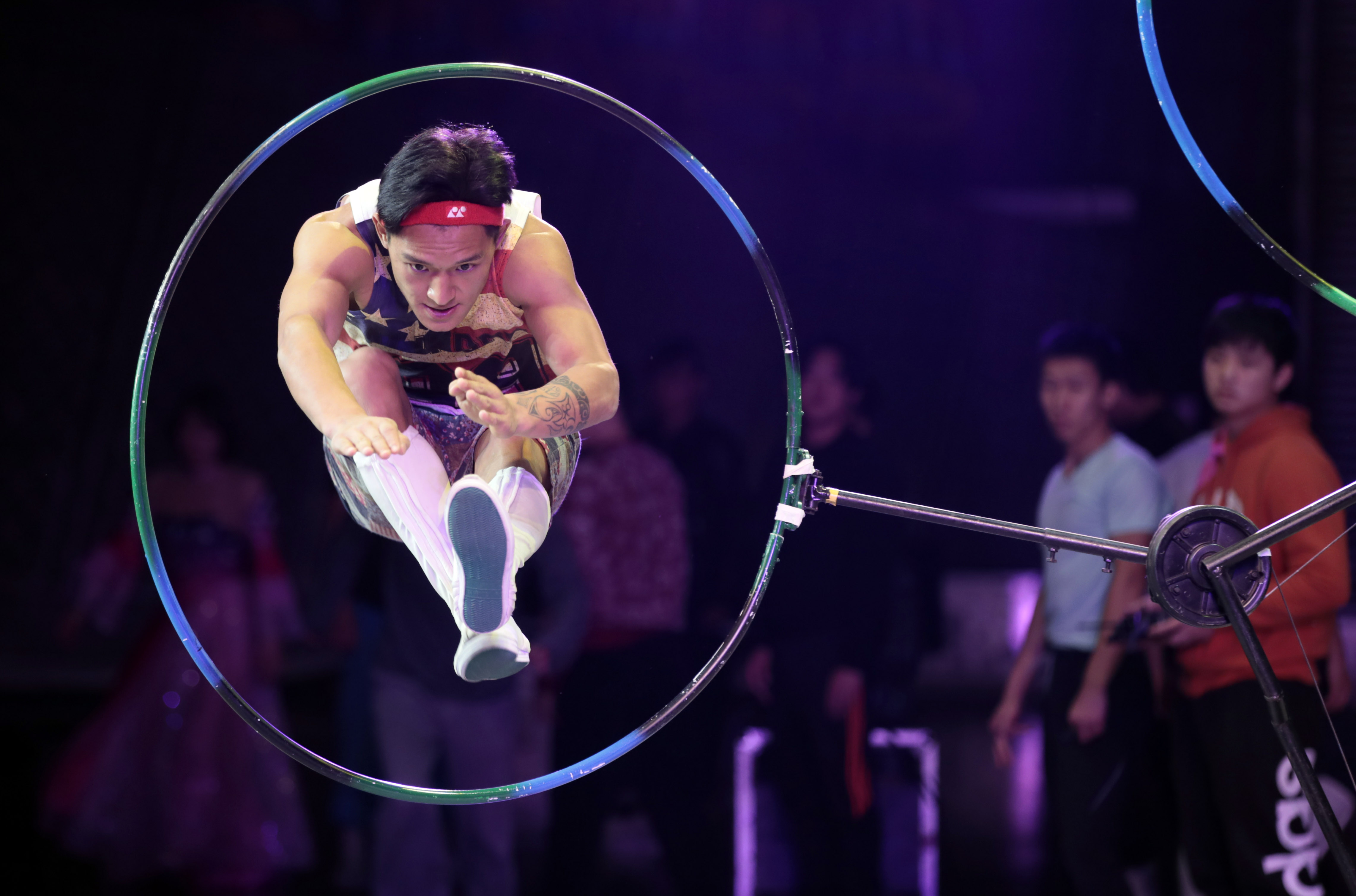 包含精湛绝技频出，赛场风采满目耀眼的词条