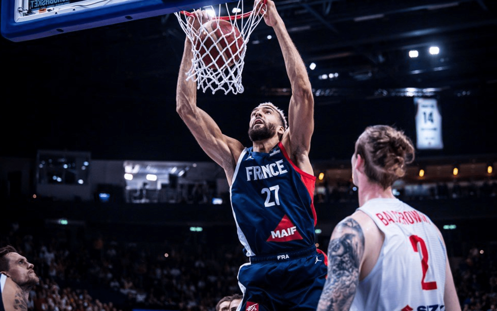 包含波兰男篮爆冷热火B队，詹姆斯制霸全场的词条