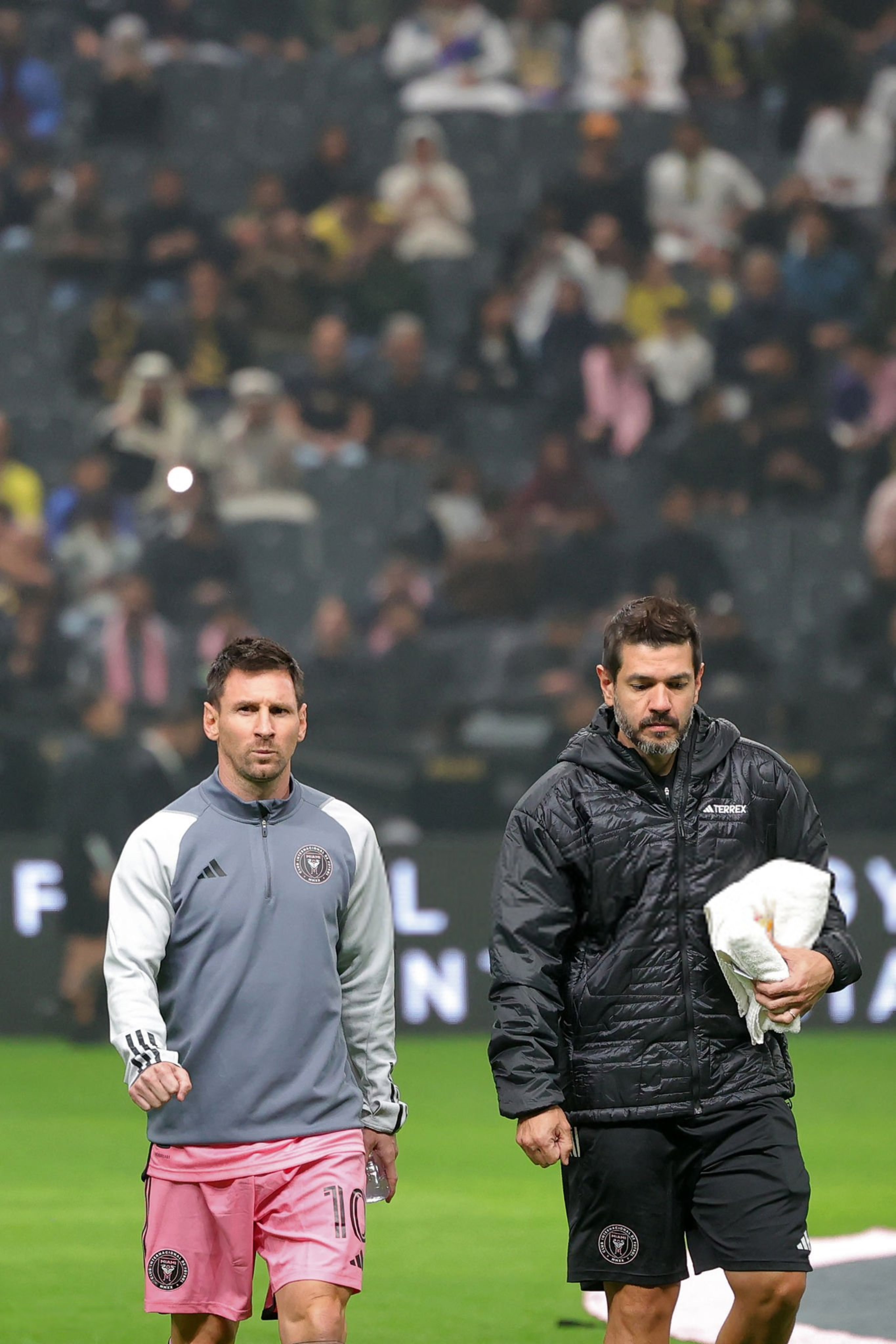 包含塞维利亚强势德国，梅西关键制胜的词条