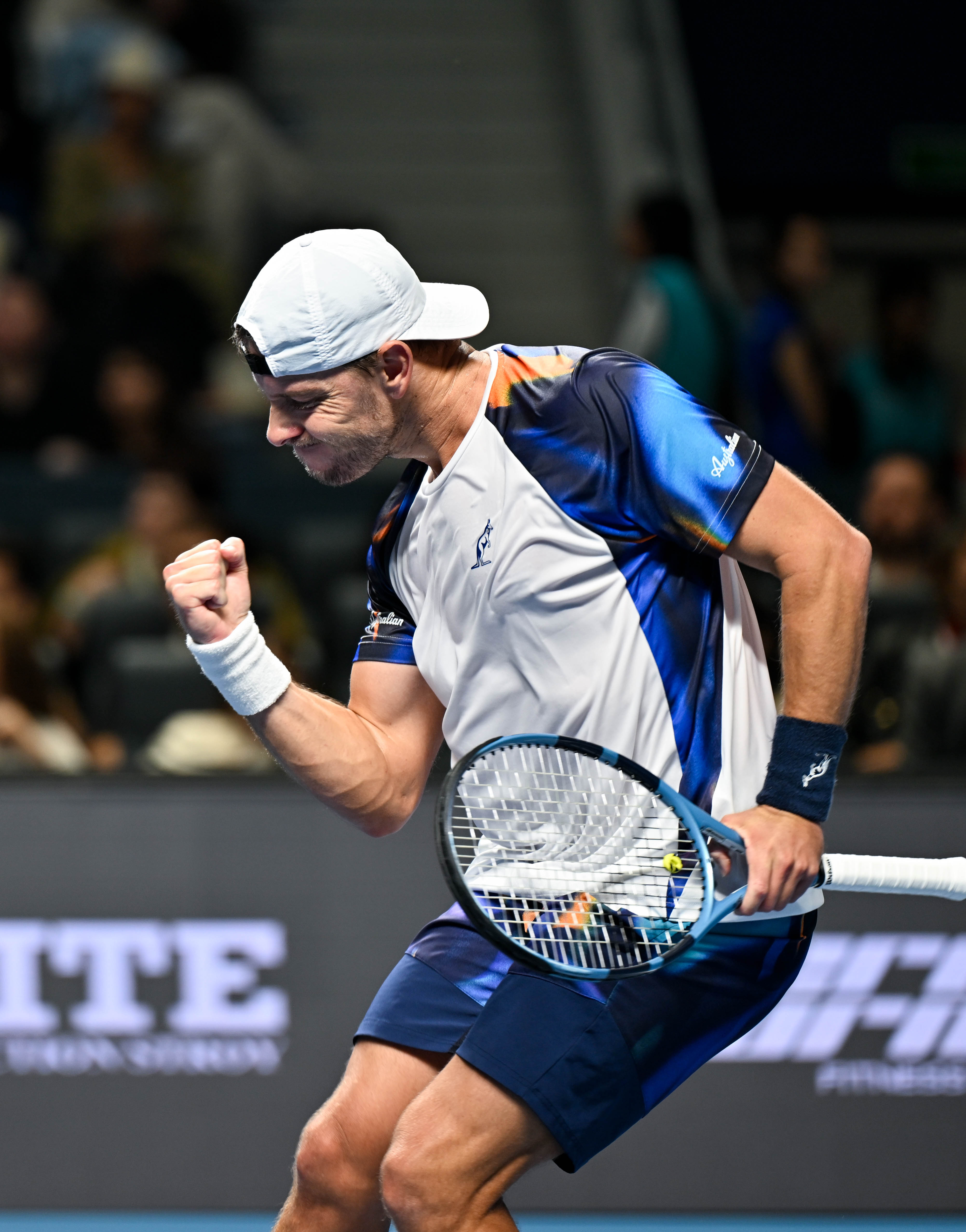 意大利网球队逆转西班牙网球队，梅德韦杰夫制霸全场的简单介绍