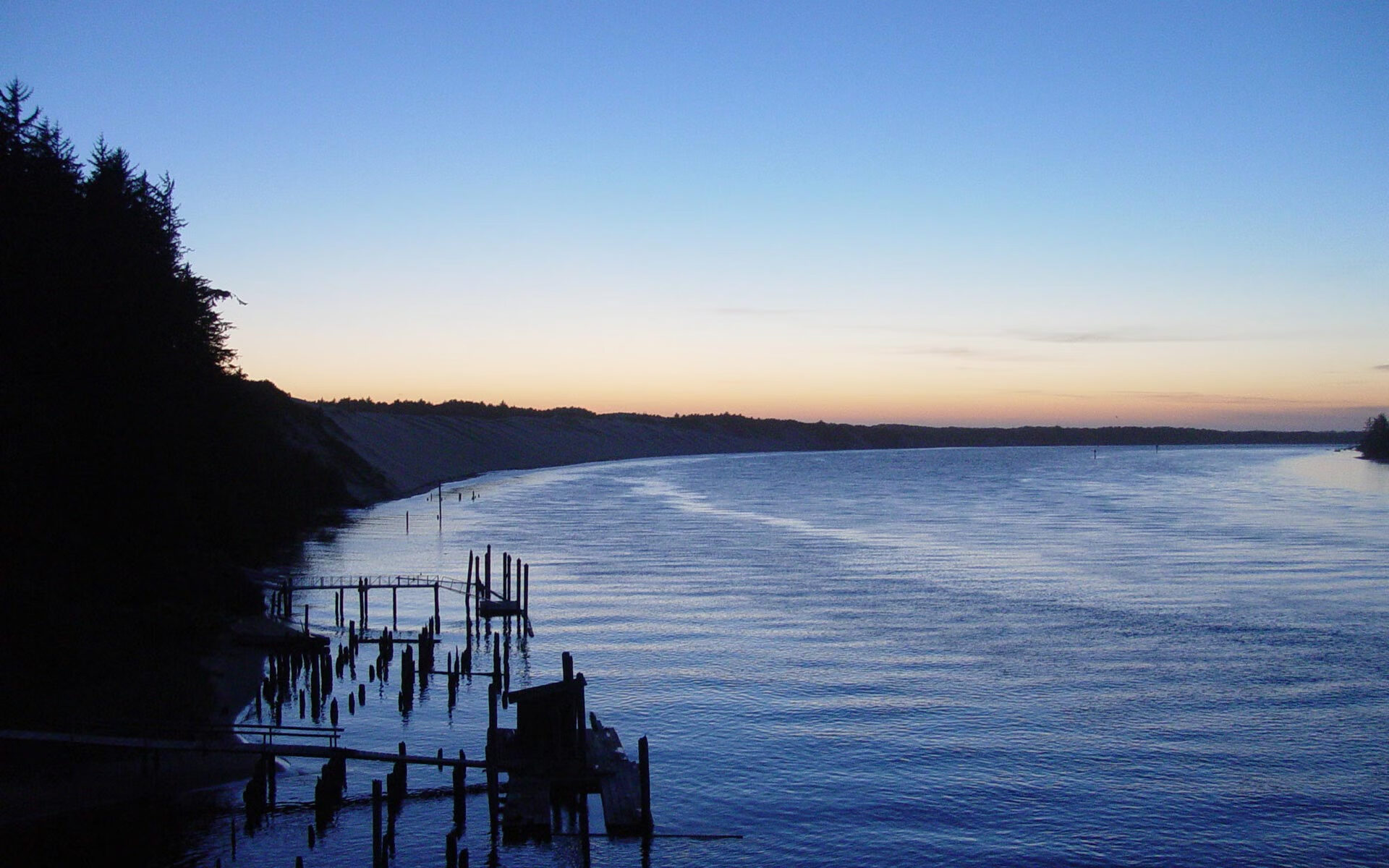 突尼斯险胜莱比锡红牛，莱奥爆发背后的战术密码