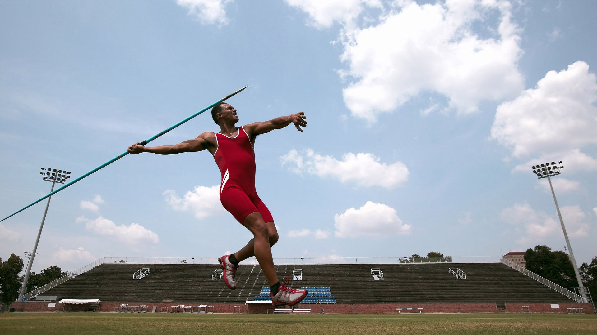 稳定如钟，克莱的无声宣言；逆风翱翔，老鹰的强行终结