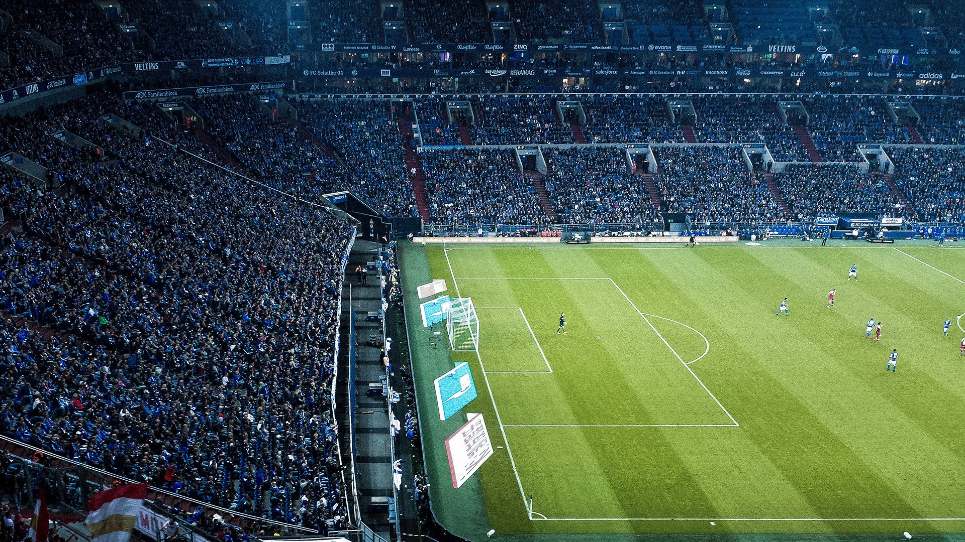 佩德里闪耀全场,厄瓜多尔三球狂胜伊朗展现南美足球魅力